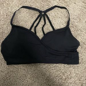 Alphalete cross brand sports bra